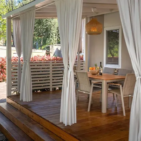 Tina Aldeamento Turístico