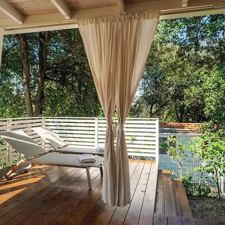 Aldeamento Turístico Tina 4*