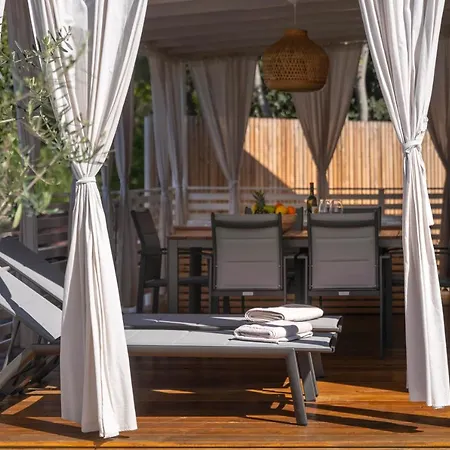 Tina Aldeamento Turístico 4*