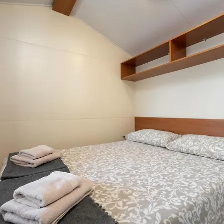 Tina Aldeamento Turístico 4*