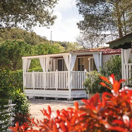 Aldeamento Turístico Tina