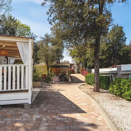 Aldeamento Turístico Tina 4*