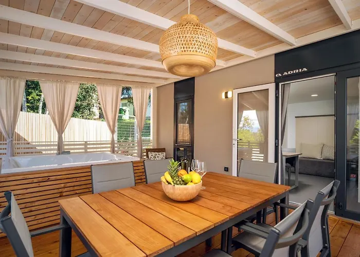 Tina 4* 브르사르