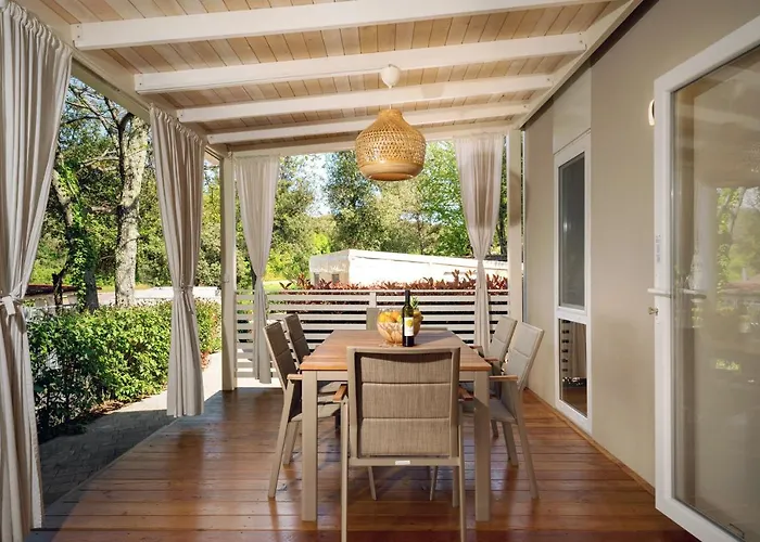 Tina 4* 브르사르