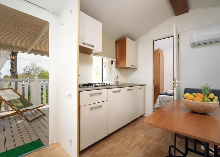 Tina 假日公园 弗尔萨尔